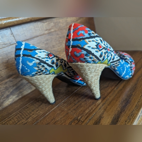 Multi coloured Rocket Dog heeled shoes. Size 7. Worn once. - Picture 10 of 13